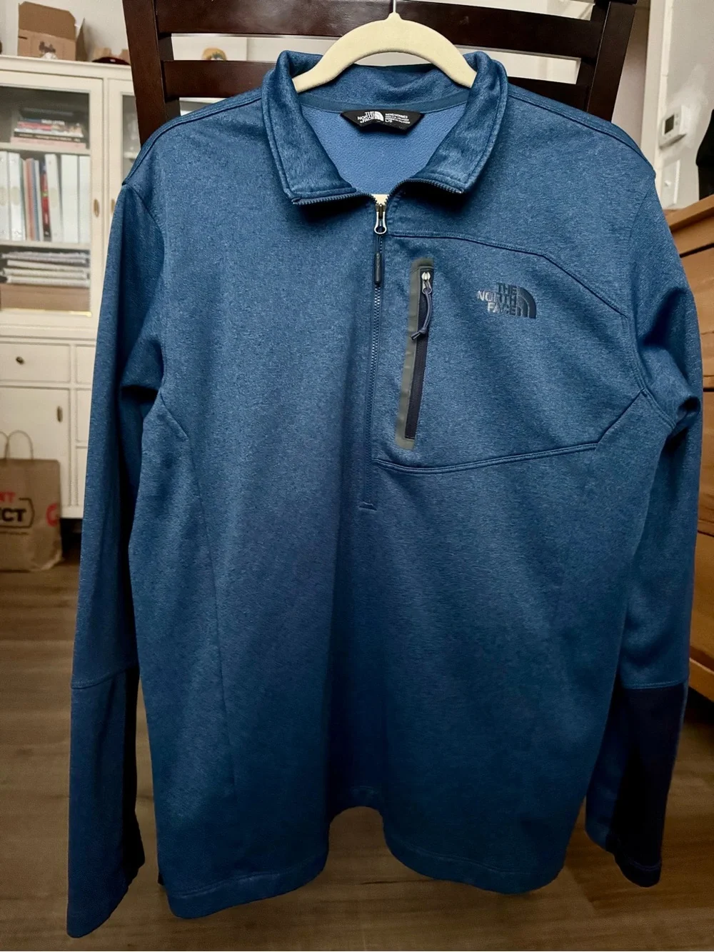 The North Face Men’s L Blue 1/4 Zip Performance Pullover Jacket